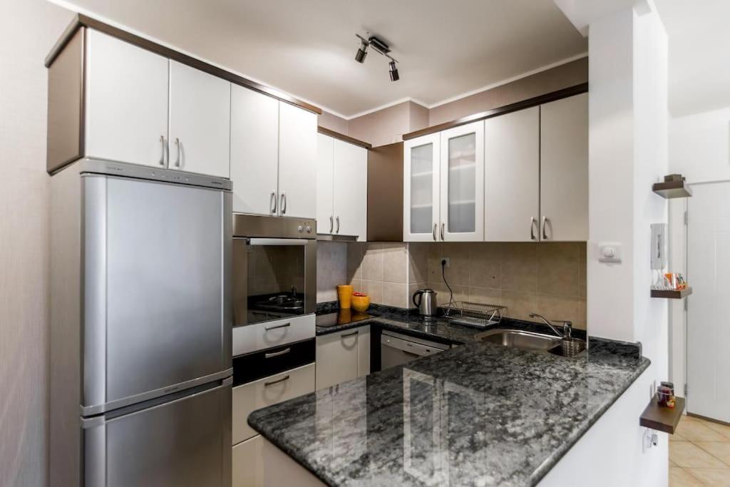 Modern Living Apts - Botanica - Private Parking โนวีซาด ภายนอก รูปภาพ
